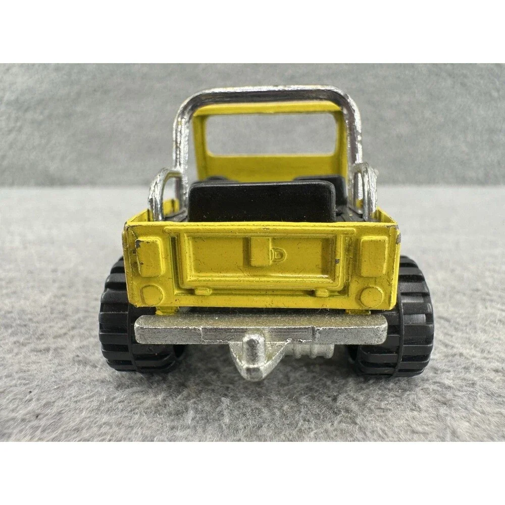 ROAD CHAMPS Vintage 1982 4x4 Coyotes CJ-7 Yellow w/Red Hood Eagle Jeep